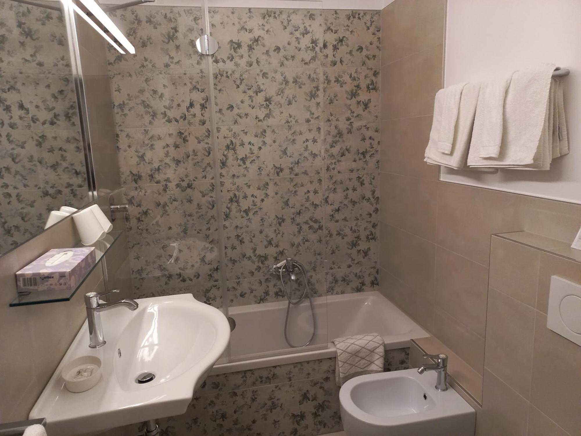 Hotel Lux Merano Szoba fotó